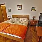 Apartments And Rooms Irena